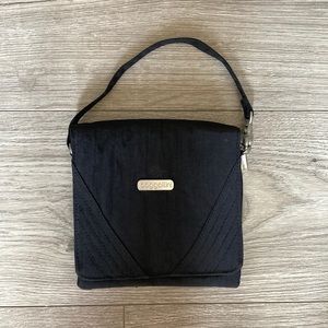 Baggallini safe travel black handheld purse zippers pockets
